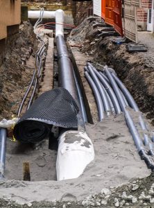 Installation de canalisations par un plombier